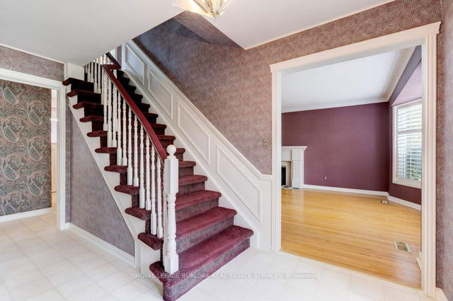 388 Valanna Crescent