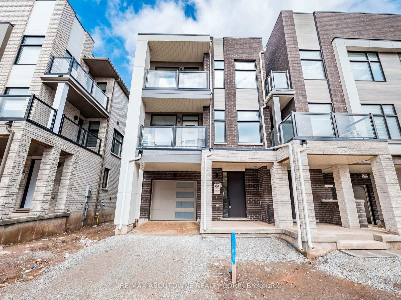 Townhouse for lease at 1303 Anthonia Trail, Oakville, Joshua Meadows, L6H 7Z2 - MLS: W12126824