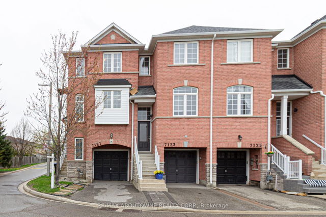 7121 Fairmeadow Crescent