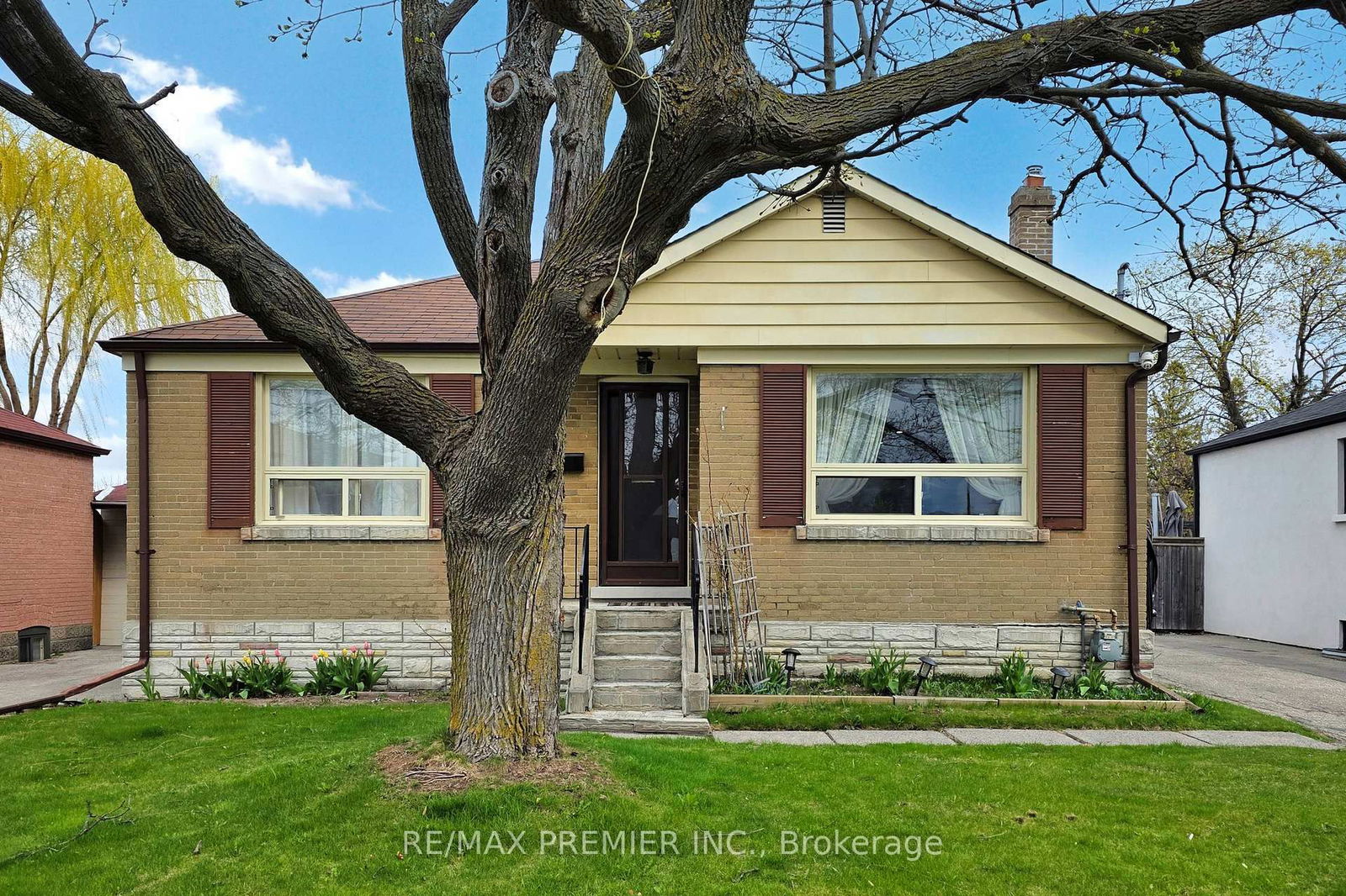 Detached House for sale at 262 Richard Clark Drive, Toronto, Downsview-Roding-CFB, M3M 1W4 - MLS: W12126981