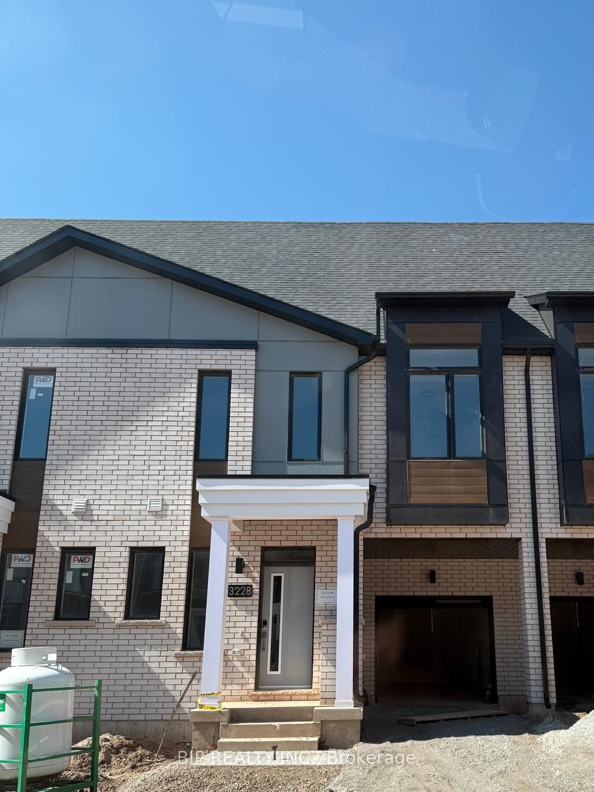Townhouse for lease at 3228 Crystal Drive, Oakville, Glenorchy, L6M 5S8 - MLS: W12127870