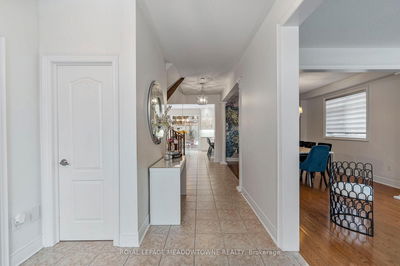 33 Nova Scotia Rd, Brampton - Bram West image-0-3