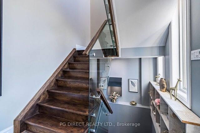 17 Montcalm Avenue