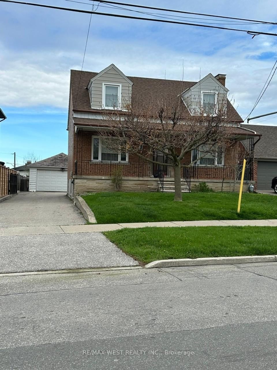 Detached House for lease at 202 Rustic Road, Toronto, Rustic, M6L 1W4 - MLS: W12128491
