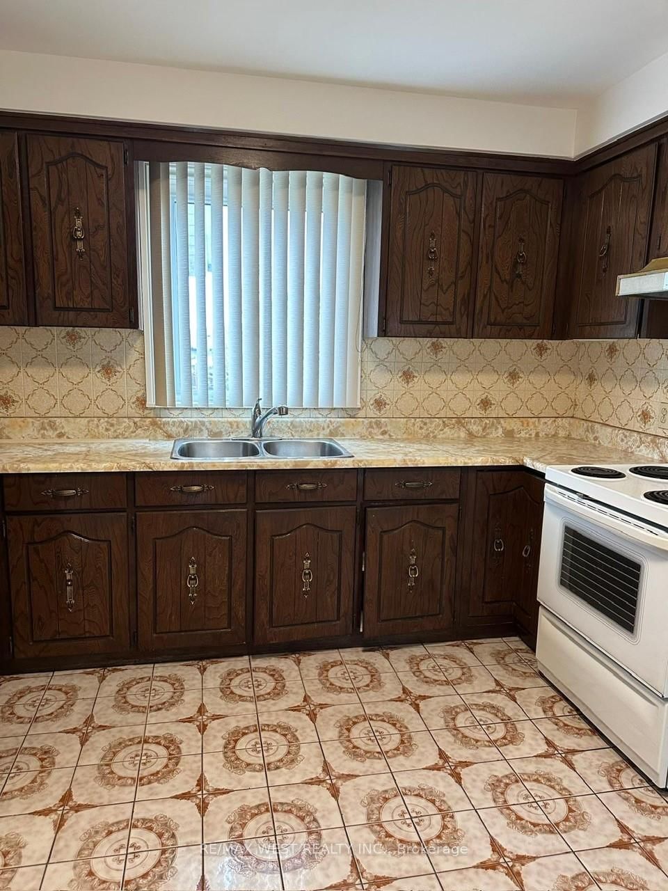 Detached House for lease at 202 Rustic Road, Toronto, Rustic, M6L 1W4 - MLS: W12128491