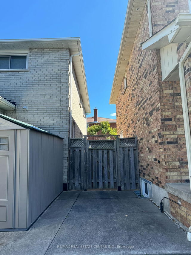 3 Scarlett Drive