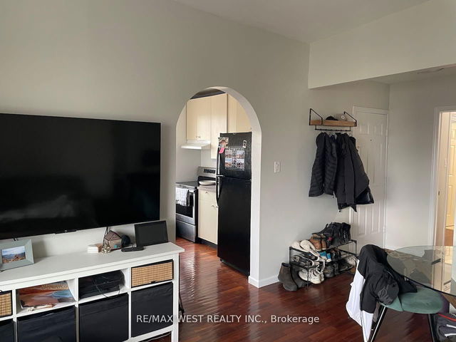 Unit 2 - 96 Springhurst Avenue