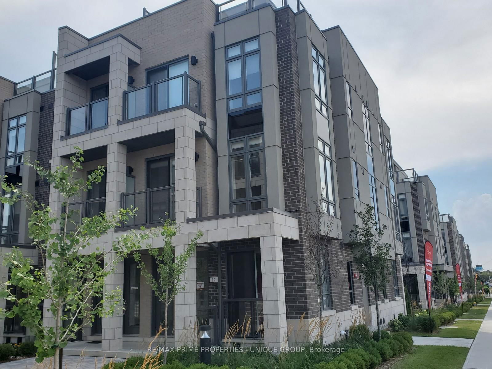 Townhouse for lease at 40-717 Lawrence Avenue, Toronto, Yorkdale-Glen Park, M6A 0C6 - MLS: W12128671