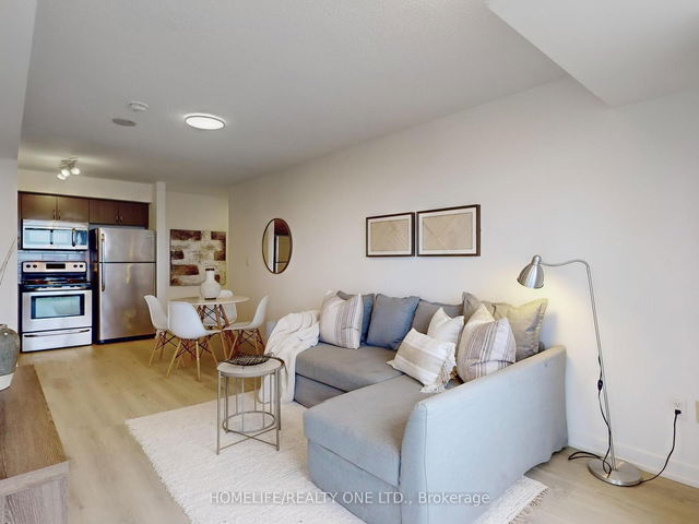 1207 - 812 Lansdowne Avenue