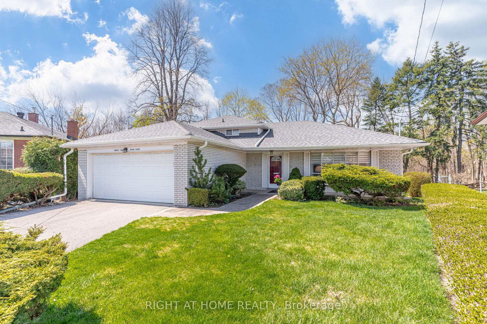 Detached House for sale at 22 Pylon Place, Toronto, Elms-Old Rexdale, M9W 2P3 - MLS: W12129108