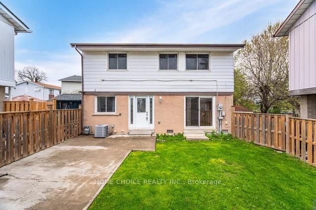 Detached House for lease at 2 Hunt Club Drive, Brampton, Central Park, L6S 1S2 - MLS: W12129200