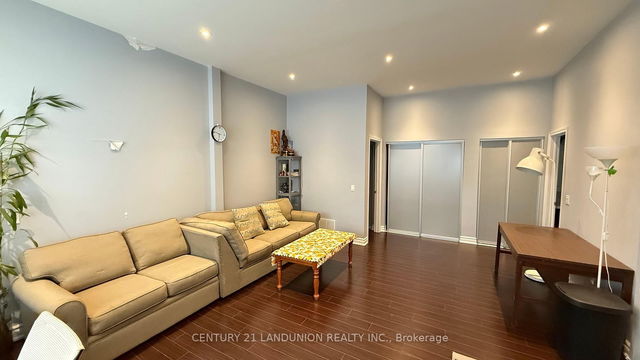 Back Unit - 10 Nineteenth Street