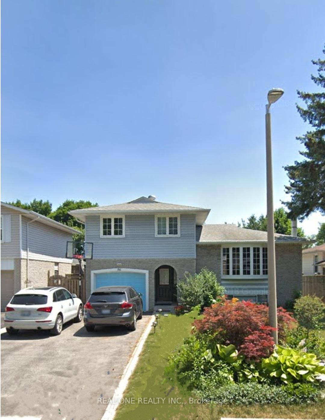 Detached House for lease at 96 Osborne Crescent, Oakville, College Park, L6H 1G1 - MLS: W12129436