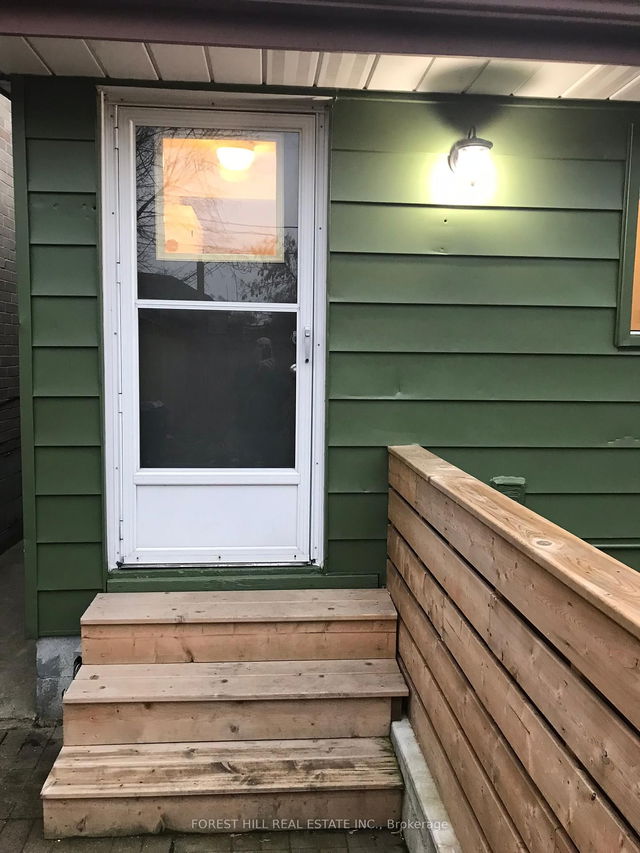 Rear Apt - 48 Rowntree Avenue