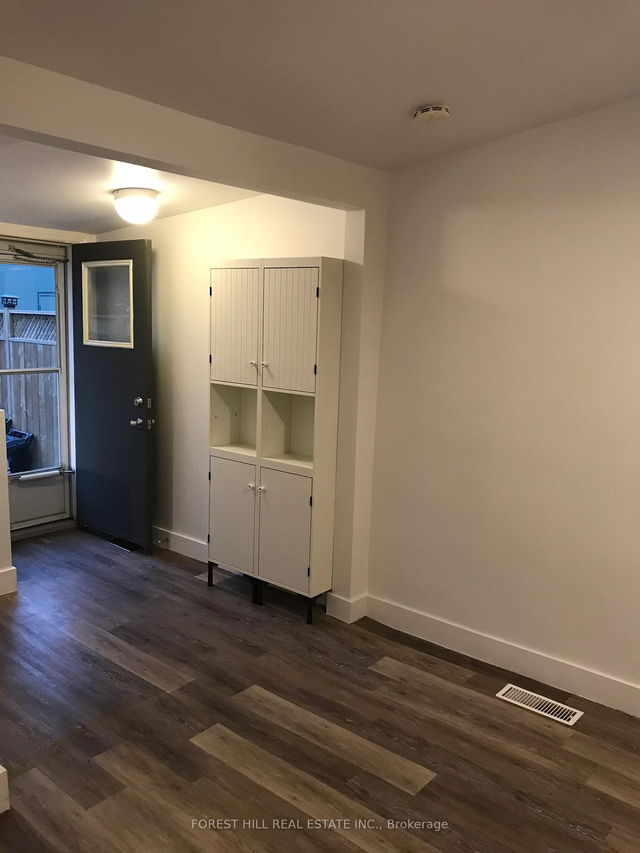 Rear Apt - 48 Rowntree Avenue