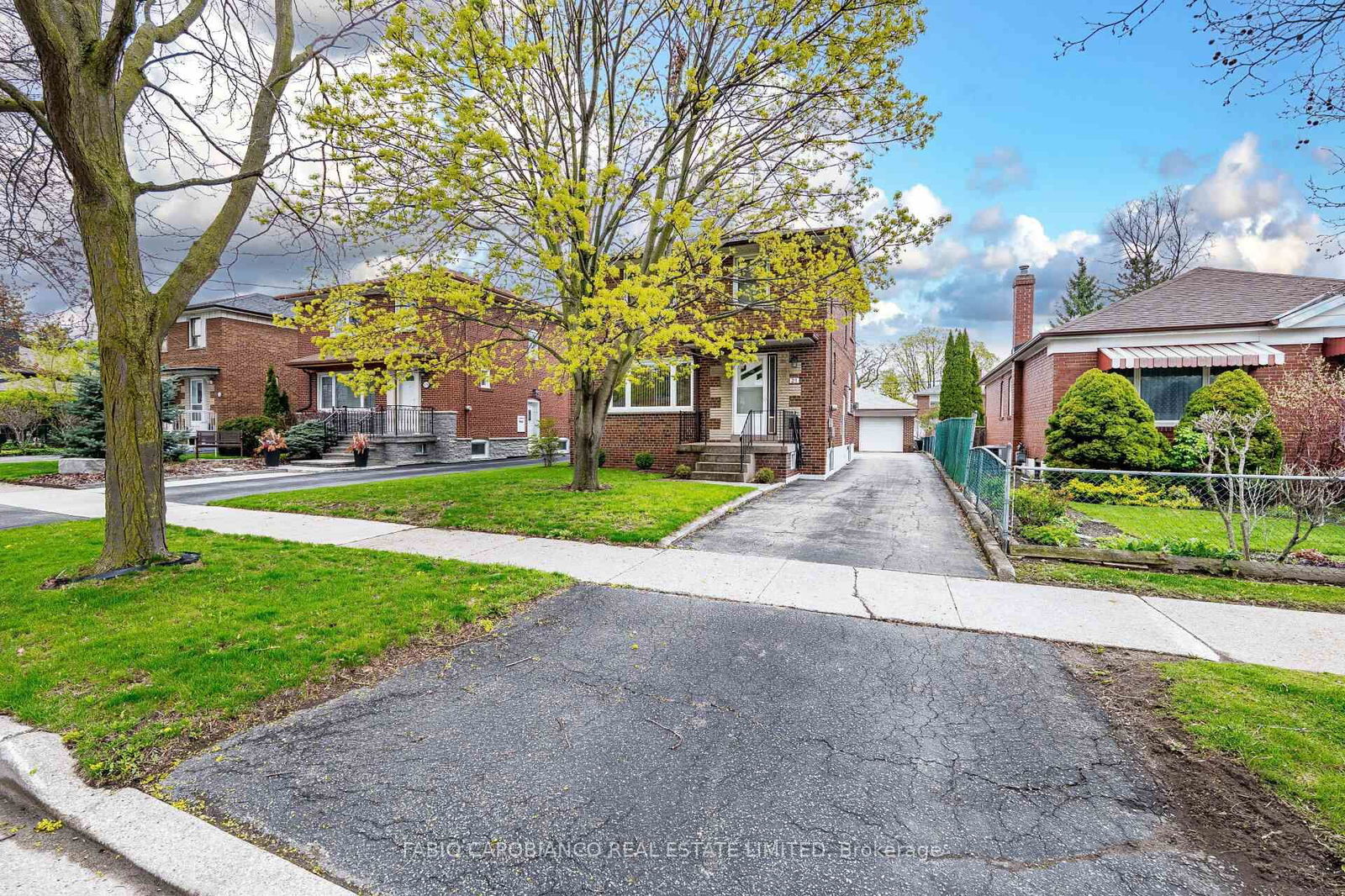 Detached House for sale at 21 Treeview Drive, Toronto, Alderwood, M8W 4B8 - MLS: W12129606