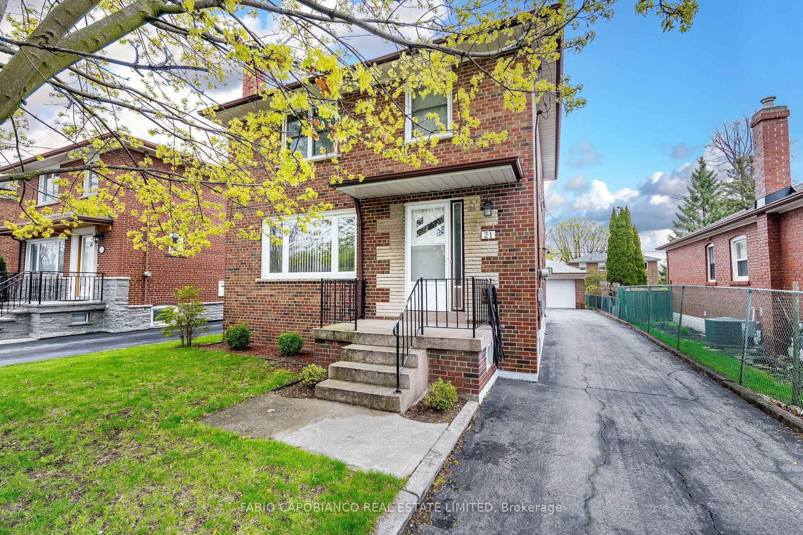 Detached House for sale at 21 Treeview Drive, Toronto, Alderwood, M8W 4B8 - MLS: W12129606