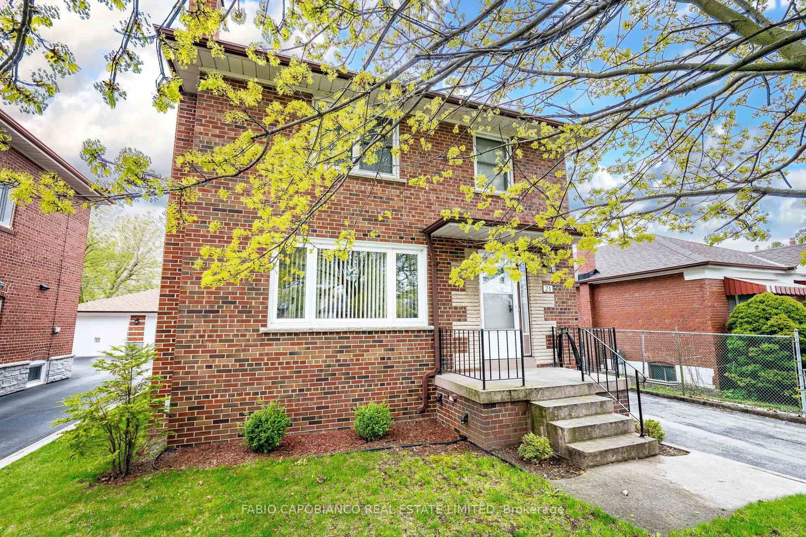 Detached House for sale at 21 Treeview Drive, Toronto, Alderwood, M8W 4B8 - MLS: W12129606
