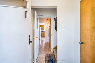 21 Treeview Dr, Toronto - Alderwood image-0-3