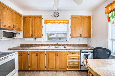 21 Treeview Dr, Toronto - Alderwood image-0-4