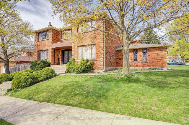 2735 Kingsway Drive