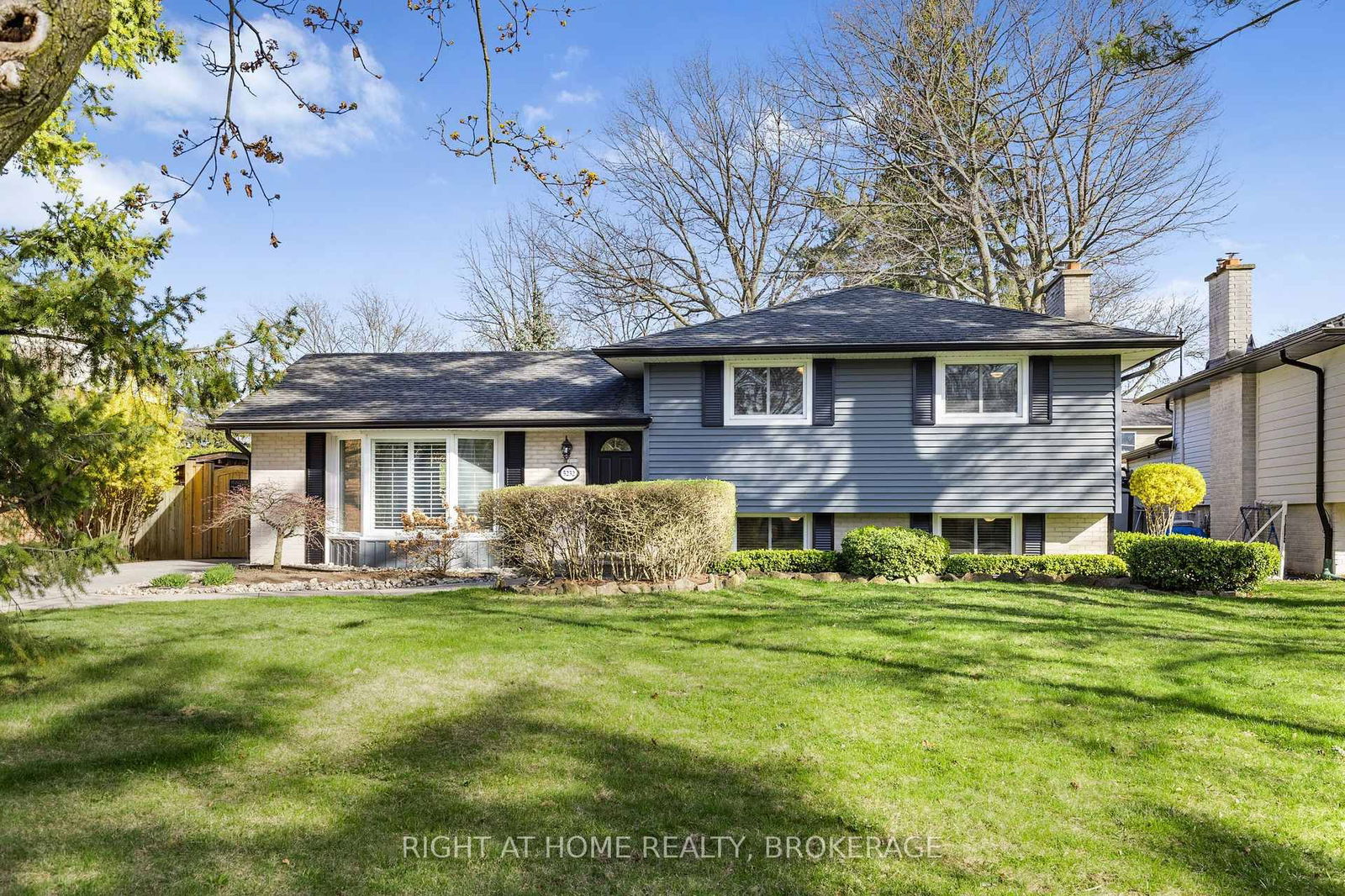 Detached House for sale at 5232 Mulberry Drive, Burlington, Appleby, L7L 3P4 - MLS: W12129923