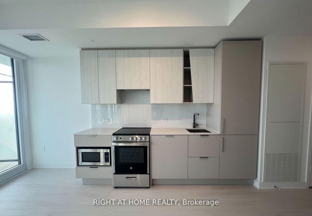 2507 - 3900 Confederation Parkway
