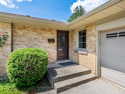 Unit Main — 44 Saybrook Ave, Toronto - Stonegate-Queensway image-0-1