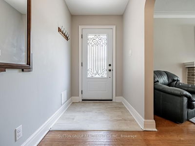 Unit Main — 44 Saybrook Ave, Toronto - Stonegate-Queensway image-0-2