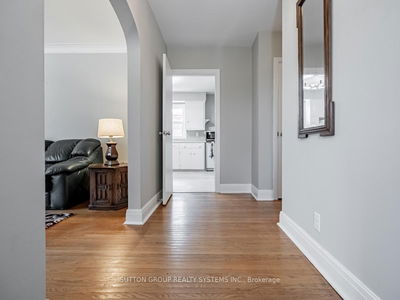 Unit Main — 44 Saybrook Ave, Toronto - Stonegate-Queensway image-0-3