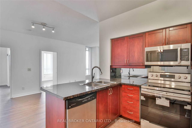 2204 - 388 Prince Of Wales Drive
