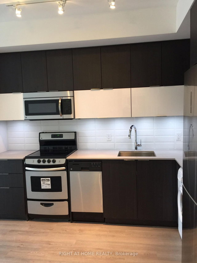 1001 - 56 ANNIE CRAIG Drive