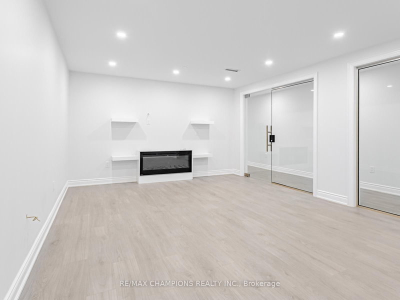 26 - 2565 Steeles Ave E, Brampton, L6T 4L6 | Image 2