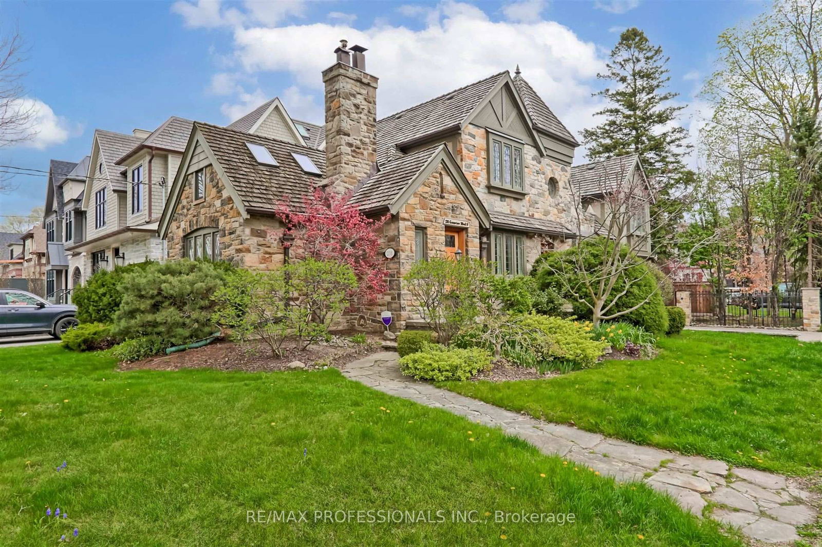 Detached House for sale at 231 Grenview Boulevard, Toronto, Stonegate-Queensway, M8Y 3V2 - MLS: W12131552