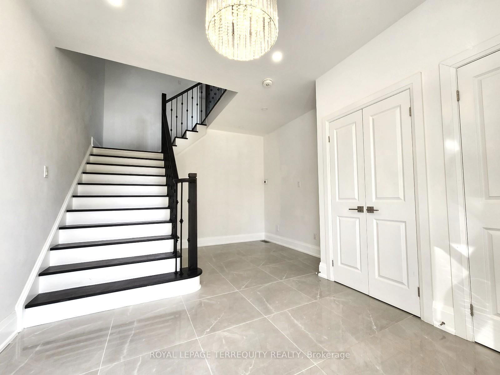 Detached House for lease at A-19 Old Oak Drive, Toronto, Kingsway South, M9A 3P5 - MLS: W12132040