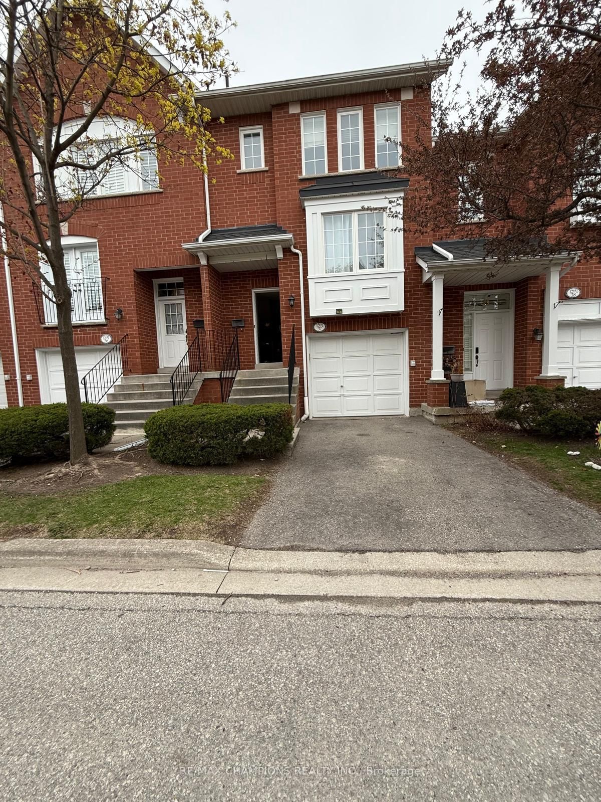 Townhouse for lease at 37-1591 South Parade Court, Mississauga, East Credit, L5M 6G1 - MLS: W12132133