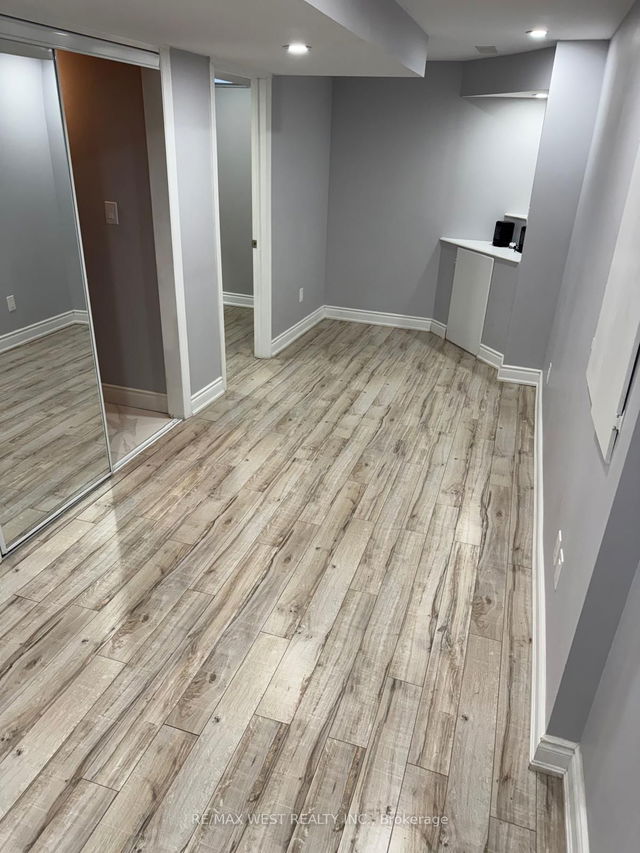 Bsmt - 23 Lou Pomanti Street
