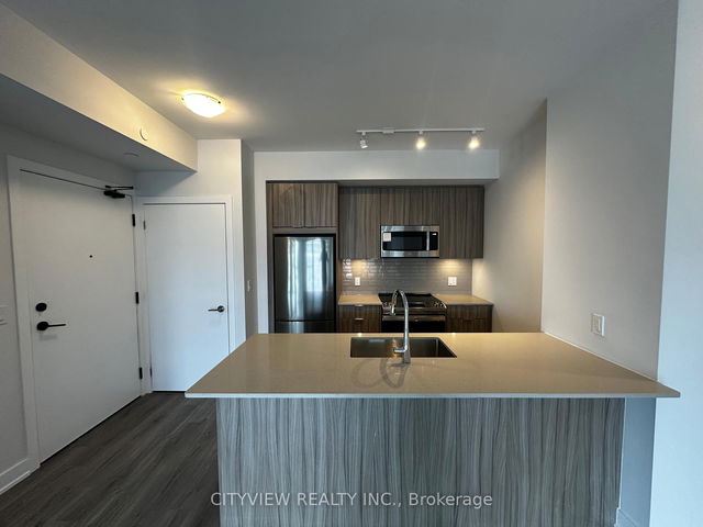 817 - 430 Square One Drive