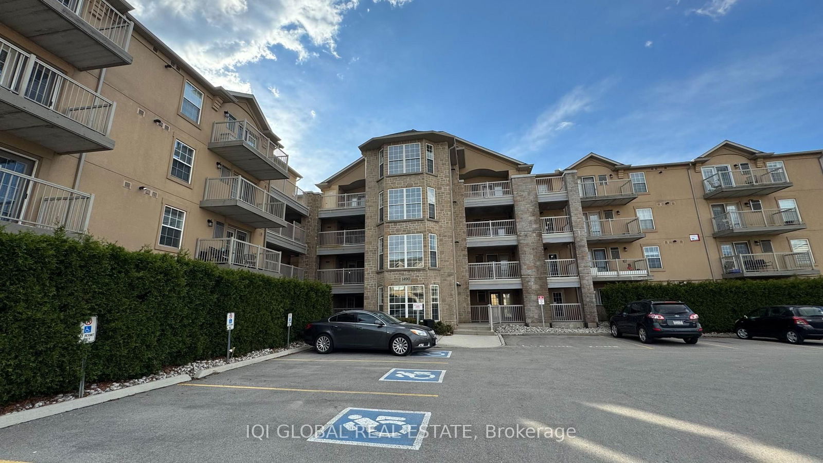 Condo for lease at 110-1490 Bishops Gate, Oakville, Glen Abbey, L6M 4N3 - MLS: W12132552