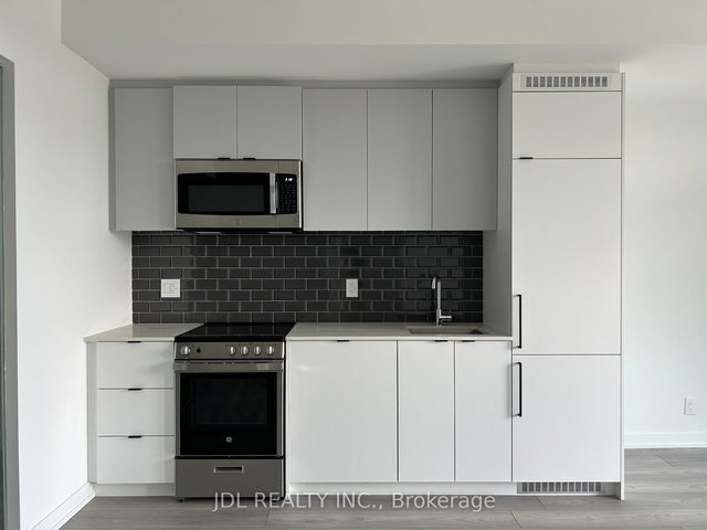 617 - 285 Duffern St. Street