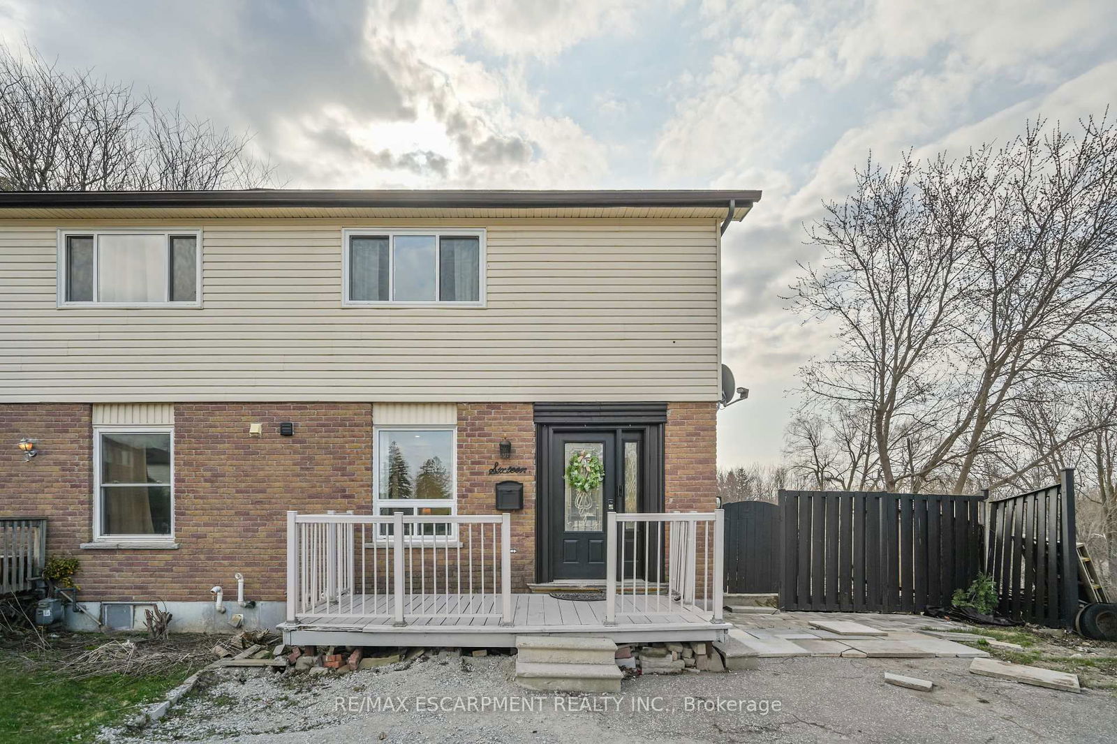 Semi-Detached House for sale at 16 Campbell Court, Halton Hills, Acton, L7J 2V1 - MLS: W12132906