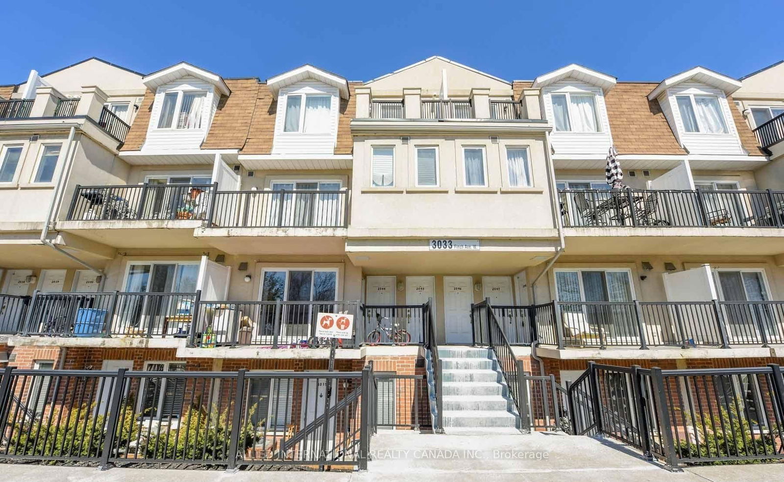 Townhouse for lease at 2045-3033 Finch Avenue, Toronto, Humbermede, M9M 0A3 - MLS: W12133194