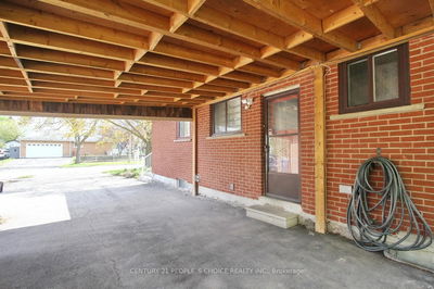 6 Midhurst Dr, Toronto - West Humber-Clairville image-0-3