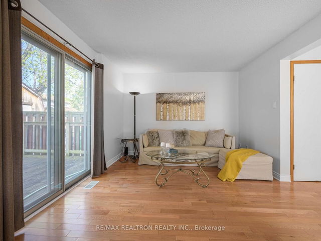15 Hughes Crt Court