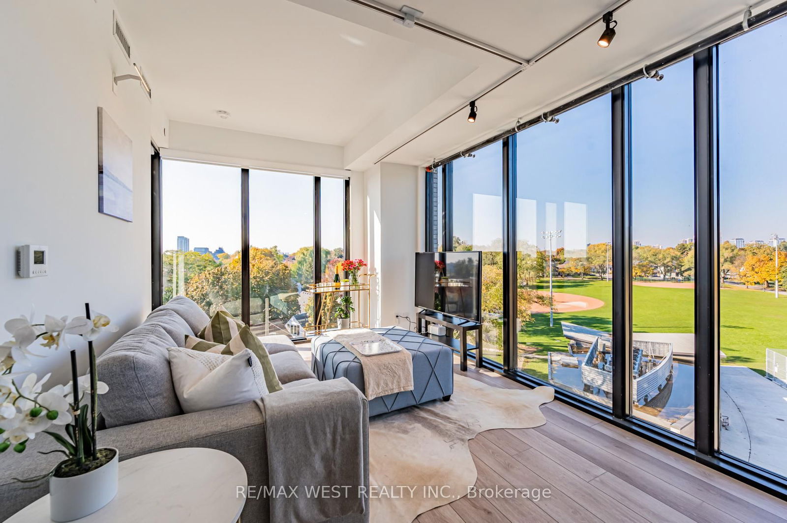 Condo for sale at 524-7 Smith Crescent, Toronto, Stonegate-Queensway, M8Z 0G3 - MLS: W12133886