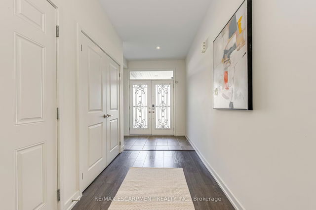 301 Squire Crescent