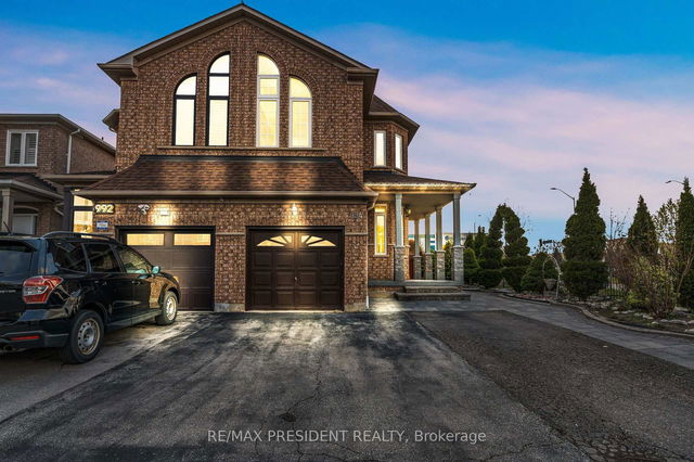 994 Ledbury Crescent