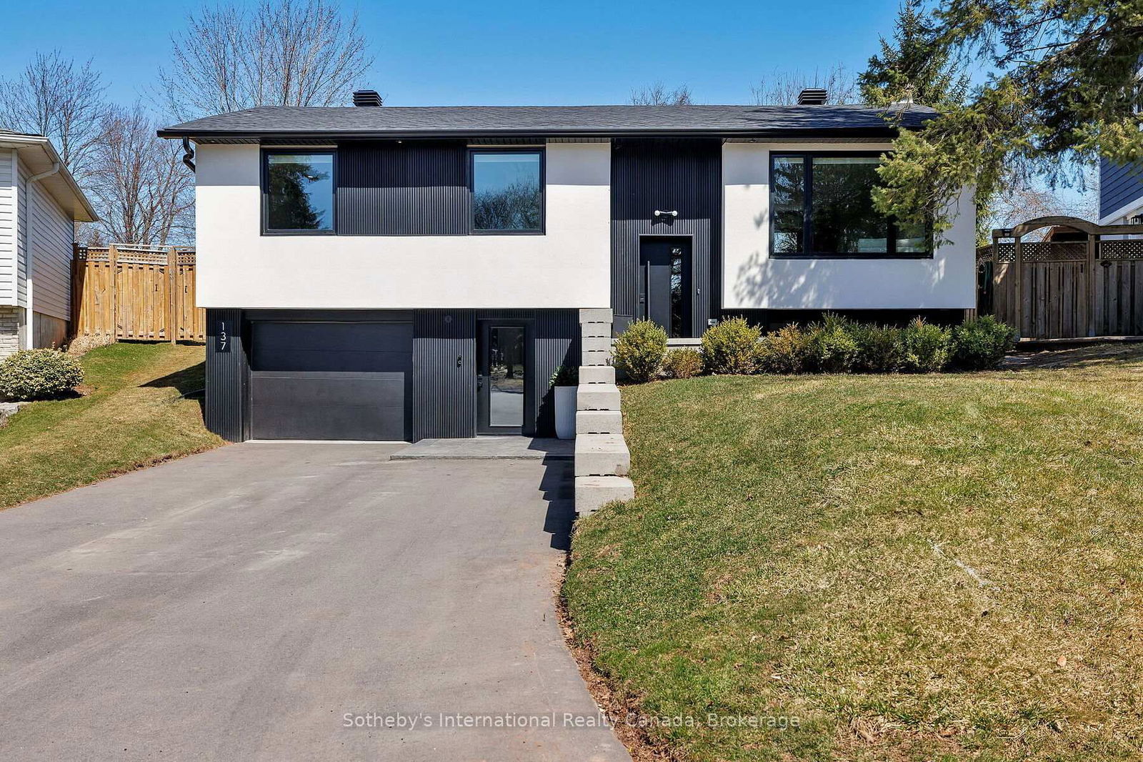 Detached House for sale at 137 Otter Crescent, Oakville, College Park, L6H 1E7 - MLS: W12134054