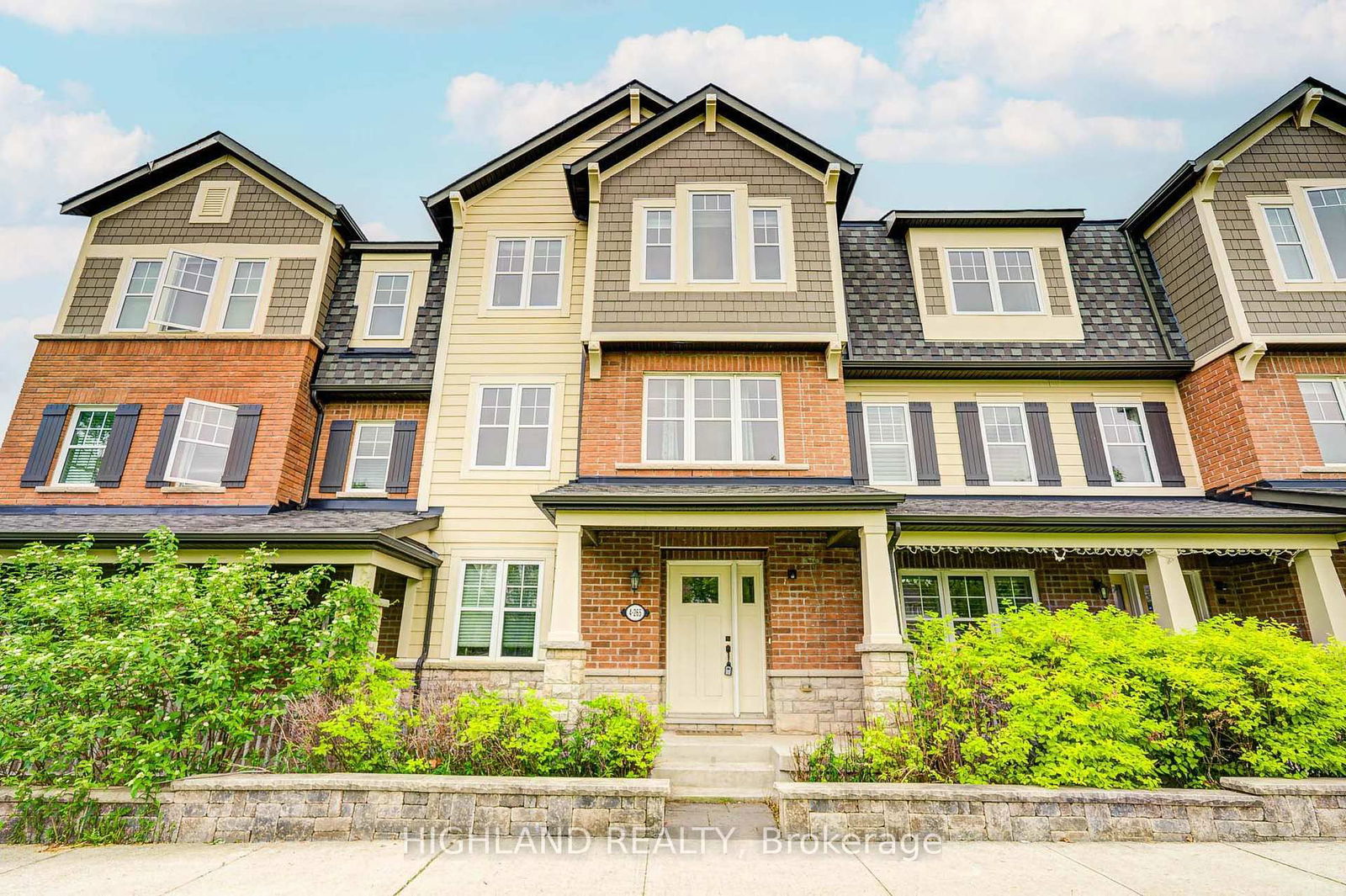 Townhouse for lease at 4-265 Ellen Davidson Drive, Oakville, Glenorchy, L6M 0V4 - MLS: W12134137
