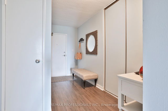 906 - 1535 Lakeshore Road